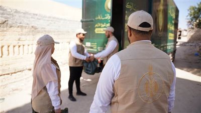 «بيت الزكاة والصدقات» ينتهي من توزيع لحوم الأضاحي على عشرات الآلاف من الأسر المستحقة
