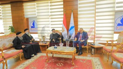 رئيس جامعة كفر الشيخ يستقبل وفد الكنيسة الأرثوذكسية للتهنئة بعيد الاضحي المبارك