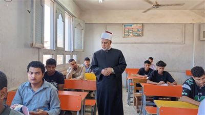 بدون شكاوى.. طلاب القسم الأدبي بالشهادة الثانوية الأزهرية يؤدون امتحان الفقه