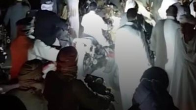 الآلاف يشاركون في جنازة مهيبة لتشييع جثامين 4 عمال زراعيين لمثواهم الأخير