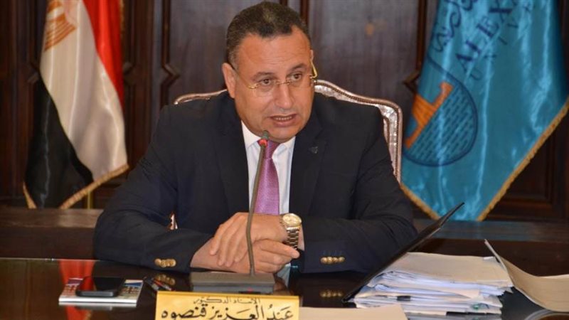 الدكتور عبد العزيز