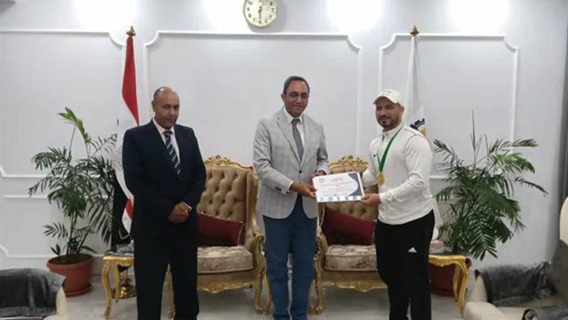 الدكتور خالد عبد