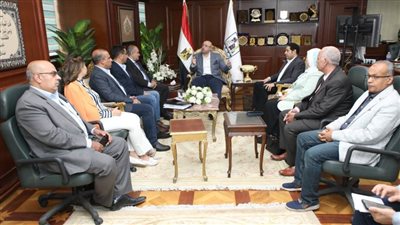 محافظ بني سويف يلتقي نائب وزير المالية للسياسيات الكلية