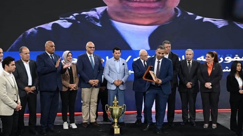 وزير الشباب والرياضة