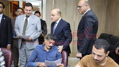 تسليم عقود عمل لذوي الهمم وشهادات لأوائل خريجي الدورات التدريبية بكفر الشيخ