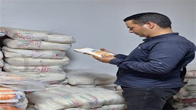 بالصور.. ضبط 1582 كيلو سكر وزيت ومكرونة تموين مهربة للسوق السوداء بالغربية