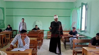 رئيس المنطقة يتابع امتحان الصرف لطلاب الأدبي بلجان الثانوية الأزهرية بكفر الشيخ