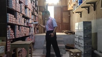 تحرير 63 محضرًا خلال حملة على المحال العامة والتجارية بدماريس في المنيا