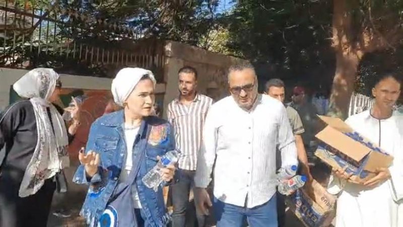 توزيع زجاجات وعصائر