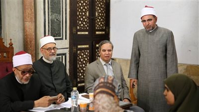 المشرف على الأروقة ومدير الجامع الأزهر يتفقدان اختبارات الدورة الأولى للعمل بالرواق الأزهري