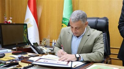 محافظ الإسماعيلية يعتمد نتيجة الشهادة الإعدادية بنسبة نجاح ٨٥.٠١٪ ويهنئ الطلاب المتفوقين في العام الدراسي ٢٠٢٤ /٢٠٢٥