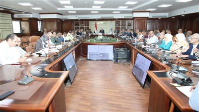 اجتماع اللجنة العليا للبت في طلبات تقنين أراضي أملاك الدولة ببني سويف