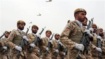 قائد الجيش الإيراني يشكر الشعب البطل والمجاهدين الغيورين في القوات المسلحة