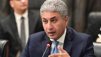 وزير السياحة والآثار يعتمد الضوابط المنظمة لتنفيذ رحلات العمرة