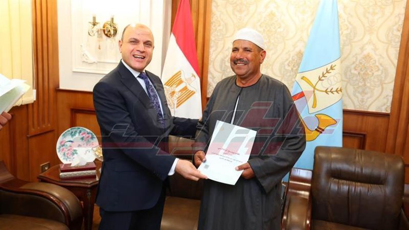 تسليم العقود