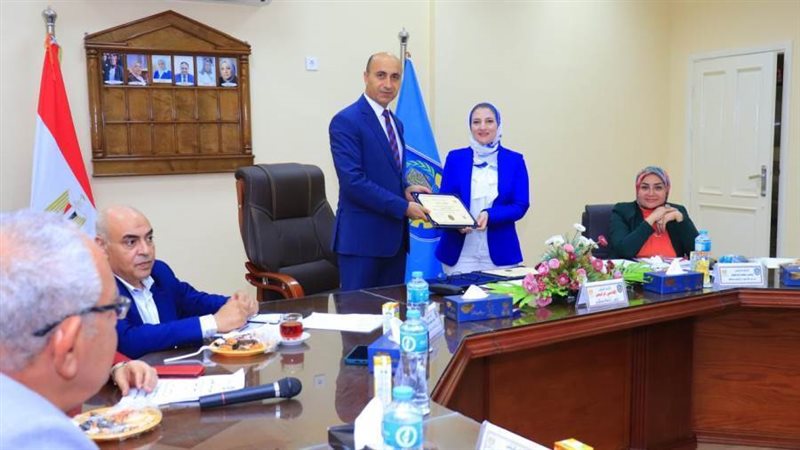 تسليم الشهادات