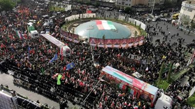 إيران تشيع قادة عسكريين وعلماء نوويين قتلوا بالحرب مع إسرائيل