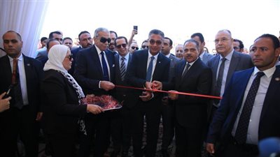 وزير التموين ومحافظ الشرقية يفتتحان سوق اليوم الواحد بالعاشر من رمضان