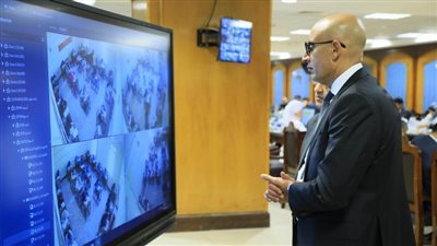 وزير التعليم يتابع الانضباط داخل لجان الثانوية 