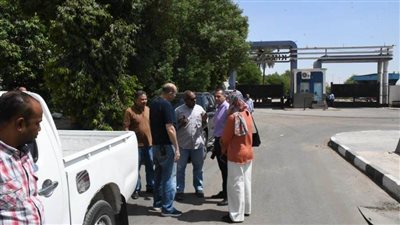    محافظ أسوان يكشف حقيقة تصاعد بعض أدخنة بيضاء من مصنع كيما