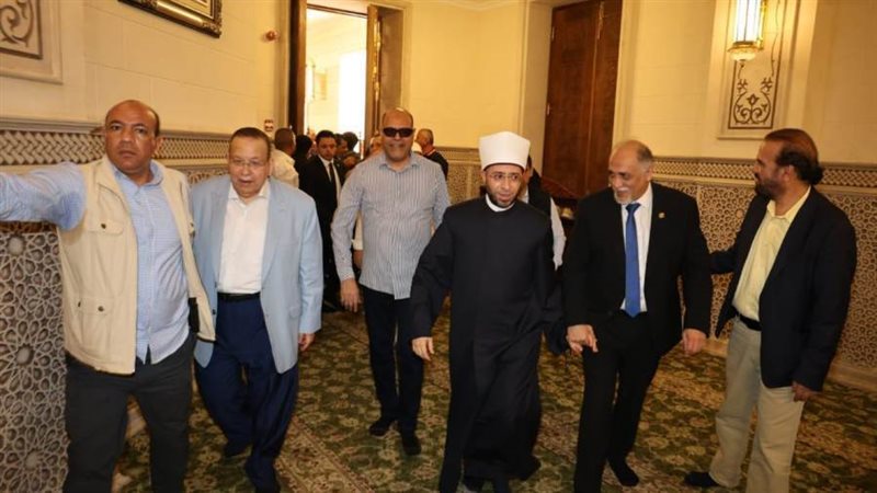 وزير الأوقاف داخل