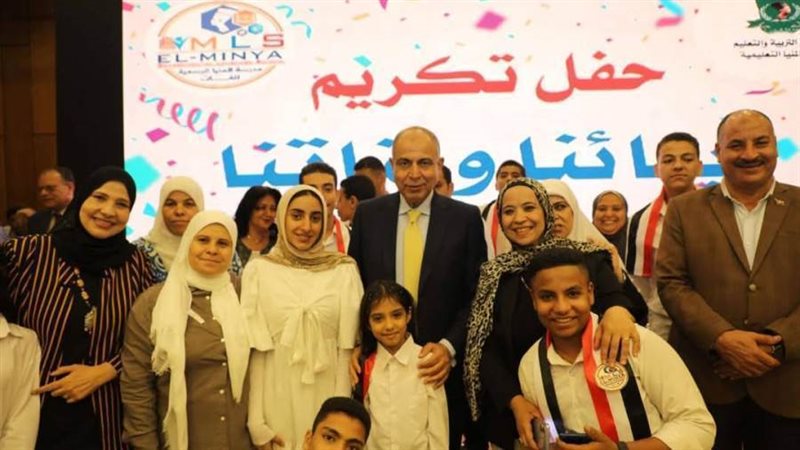 محافظ المنيا خلال