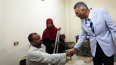  محافظ أسوان يسلم الأطراف الصناعية لـ 110 مستحقين بمركز التأهيل الاجتماعي الشامل