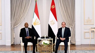 الرئيس السيسي يبحث مع البرهان مستجدات الأزمة السودانية وتعزيز التعاون الثنائي