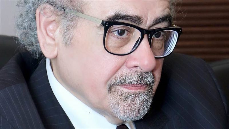 الشاعر والمفكر الكبير