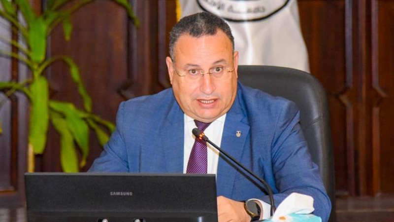 دكتور عبد العزيز