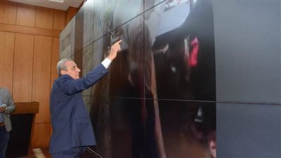  بالصور.. محافظ الغربية من مركز الطوارئ: رفع نواتج الأمطار وإعادة الشوارع لطبيعتها