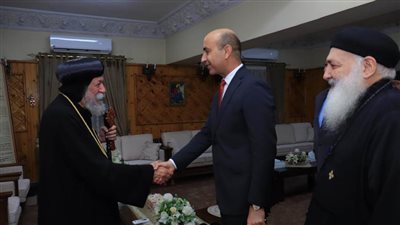 رئيس جامعة دمنهور يترأس وفدًا رفيع المستوى لتهنئة الأنبا إيلاريون لتجليسه أسقفًا على إيبارشية البحيرة
