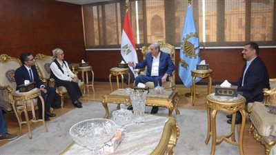 بالصور.. محافظ الغربية يناقش تأهيل الشباب لسوق العمل الرقمي
