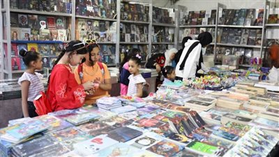 إقبال جماهيري كبير على فعاليات معرض الفيوم الأول للكتاب