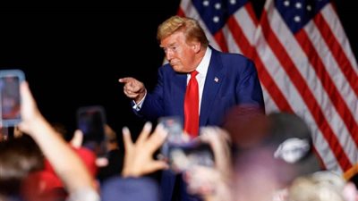 آكسيوس: حملة ترامب ضد الهجرة تؤثر على الاقتصاد الأمريكي