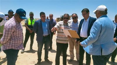 وزير الزراعة يتفقد أعمال حصر وتصنيف الأراضي الصحراوية بمنطقة 