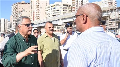 محافظ الإسكندرية يتفقد توسعة الكورنيش