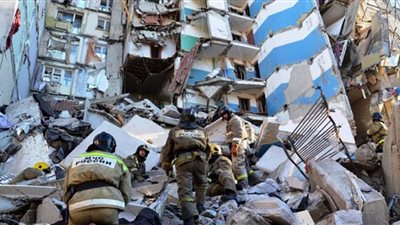 باكستان: ارتفاع حصيلة ضحايا انهيار مبنى سكني إلى 10 قتلى ومصابين