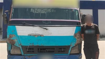 كشف ملابسات تداول مقطع مصور لقائد سيارة نقل جماعى بالسير عكس الاتجاه.. فيديو