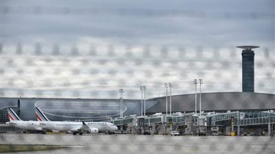 إلغاء مئات الرحلات الجوية في اليوم الثاني من إضراب مراقبي الحركة الجوية في فرنسا