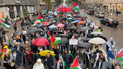 متظاهرون في ستوكهولم يطالبون بوقف الإبادة في فلسطين