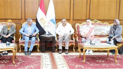 الدسوقي يستقبل فريق الدعم الفنى لمشروع تطوير نظم الاحتبارات العملية والشفهية