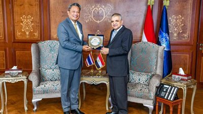 الفريق أسامة ربيع يبحث سبل التعاون مع سفير تايلاند بمجال الخدمات البحرية