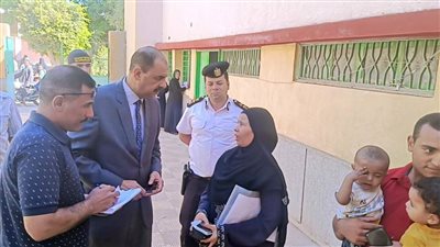 محافظ سوهاج يتفقد مستوى الخدمات المقدمة للمواطنين بقرية إدفا 