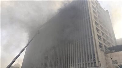 عاجل .. السيطرة على حريق سنترال رمسيس وبدء عمليات التبريد