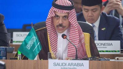 بن فرحان: الهجمات الإسرائيلية على البنية التحتية الصحية واستهداف المدنيين في غزة انتهاك صارخ للقانون الإنساني الدولي  