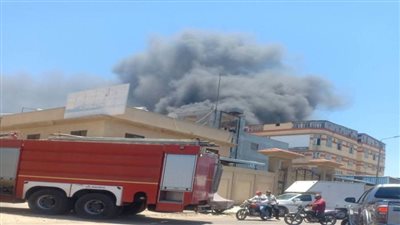 عاجل| حريق دمياط يلتهم مصنع الاسفنج و20 سيارة إطفاء تحاول محاصرة النيران