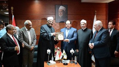 أبو العينين يشيد بجهود الإمام الأكبر في مواجهة الفكر المتطرف وترسيخ قيم التسامح والاعتدال