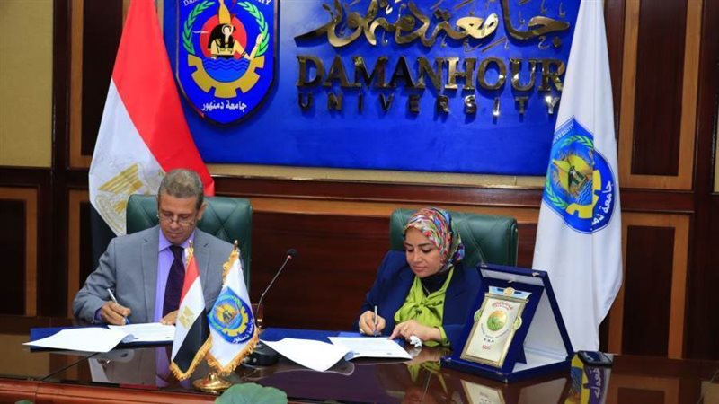 جانب من توقيع البروتوكول