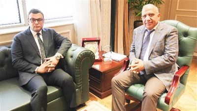 وزيرا الكهرباء والإسكان يبحثان التوسع في استخدامات الطاقة المتجددة في المدن الجديدة 